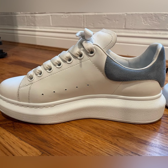 Alexander McQueen Women’s Oversized Sneaker Size 39 - Picture 7 of 12